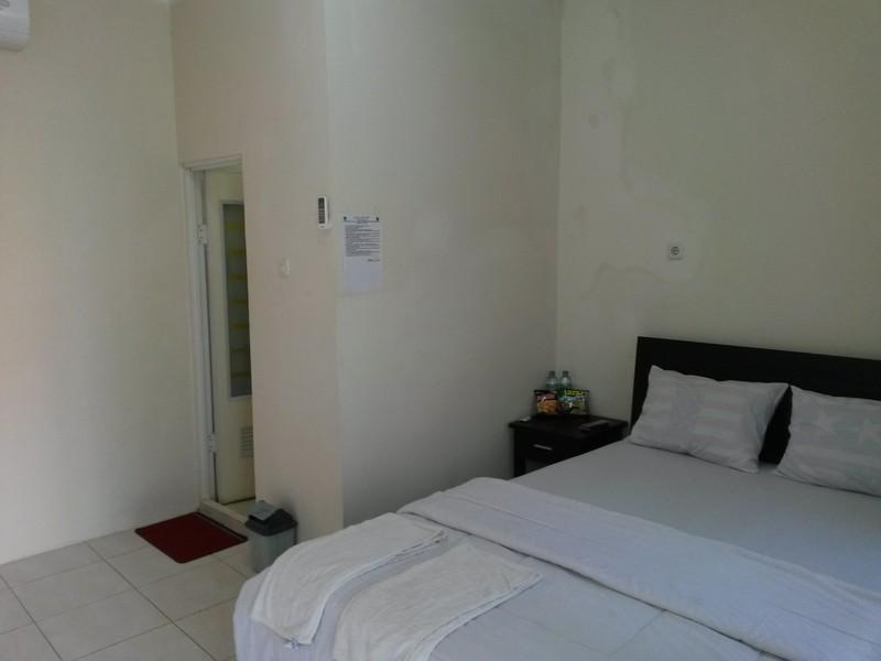 Hotel Dubai Sumenep Buitenkant foto